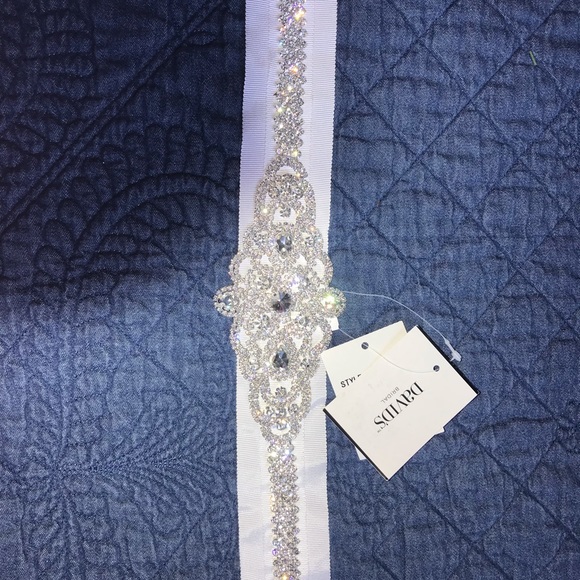 New Wedding Dress and Sash - Picture 5 of 6